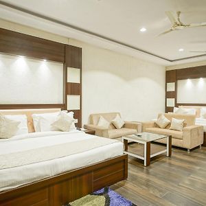 Family Room Garden View